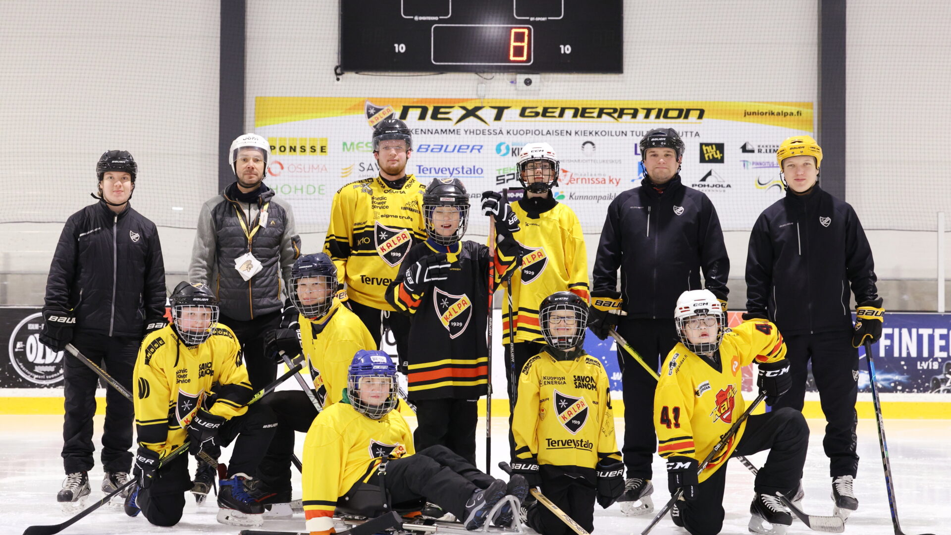 Ryhmäkuva KalPan parajoukkueesta.