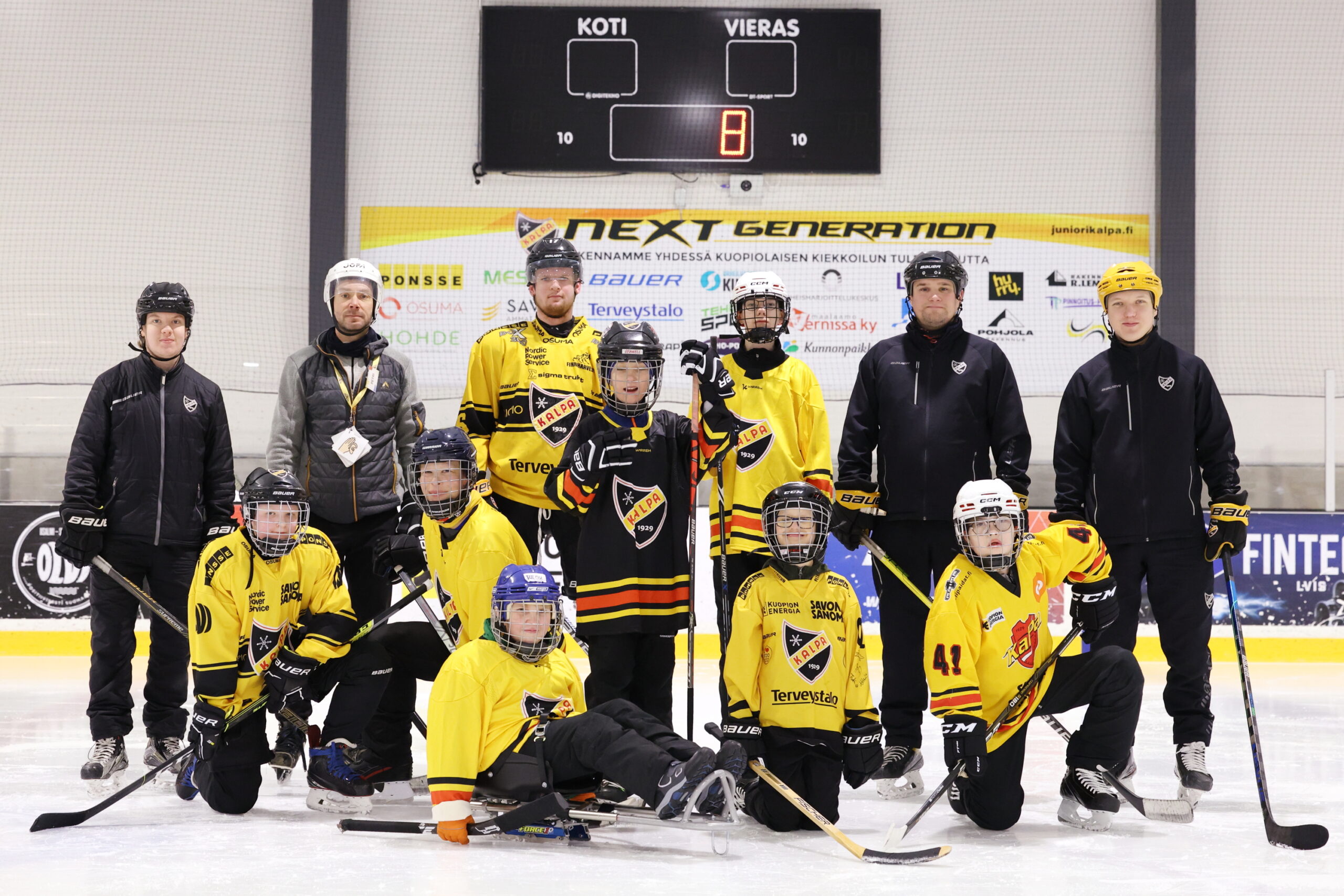 Ryhmäkuva KalPan parajoukkueesta.