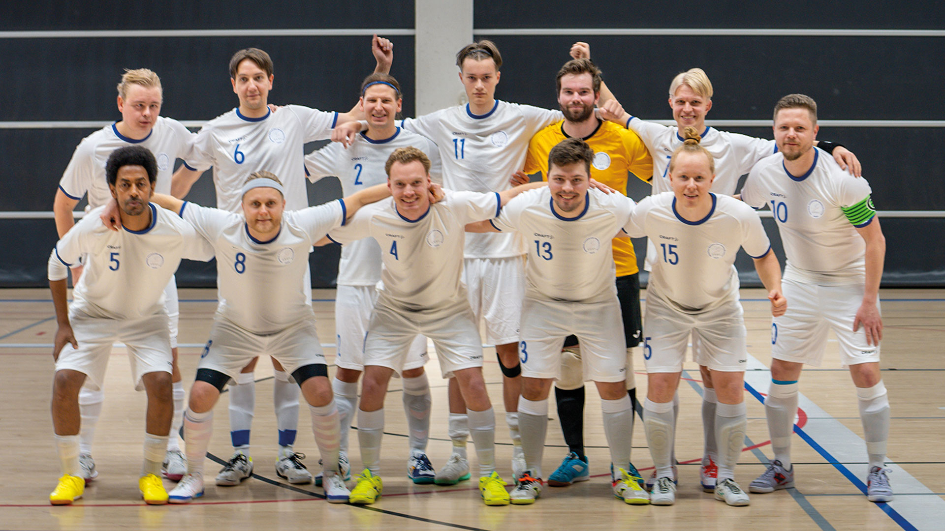 Futsalmaajoukkue Mambat ryhmäkuvassa.